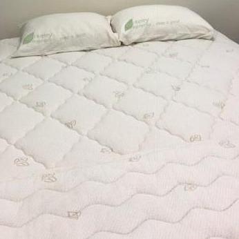 https://www.theorganicbedroom.com/cdn/shop/products/Berkeley-Fairmont-Gold-Mattress-Organic-Bedroom_600x.jpg?v=1622487286